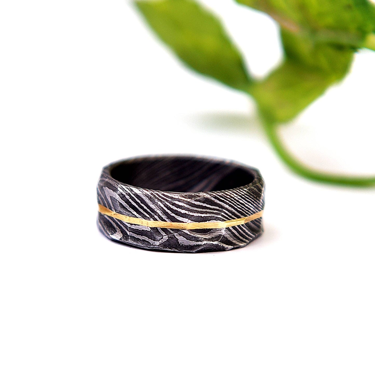 Handmade Damascus Steel Ring with Brass Lining: Hammered Rock Finish