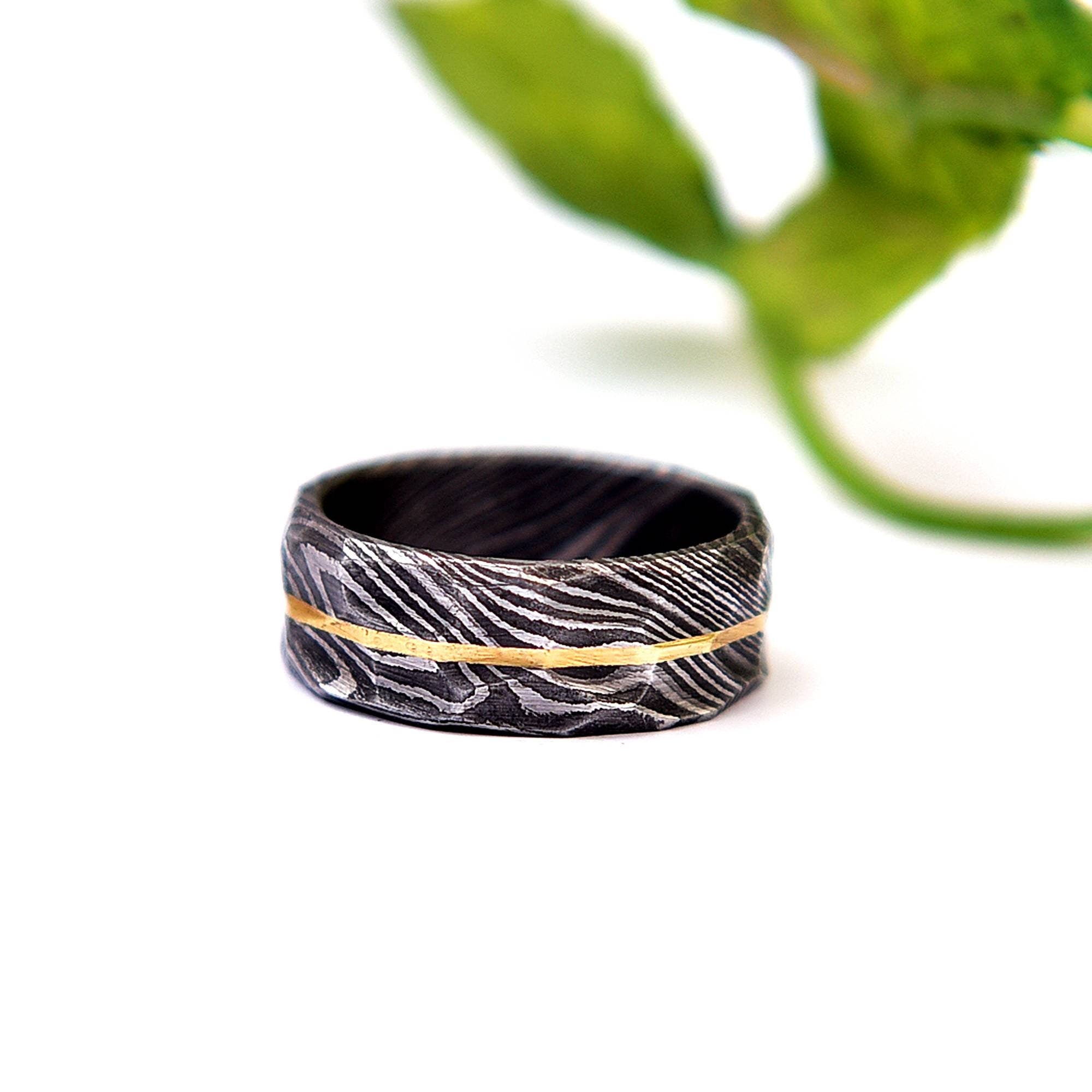 Handmade Damascus Steel Ring with Brass Lining: Hammered Rock Finish