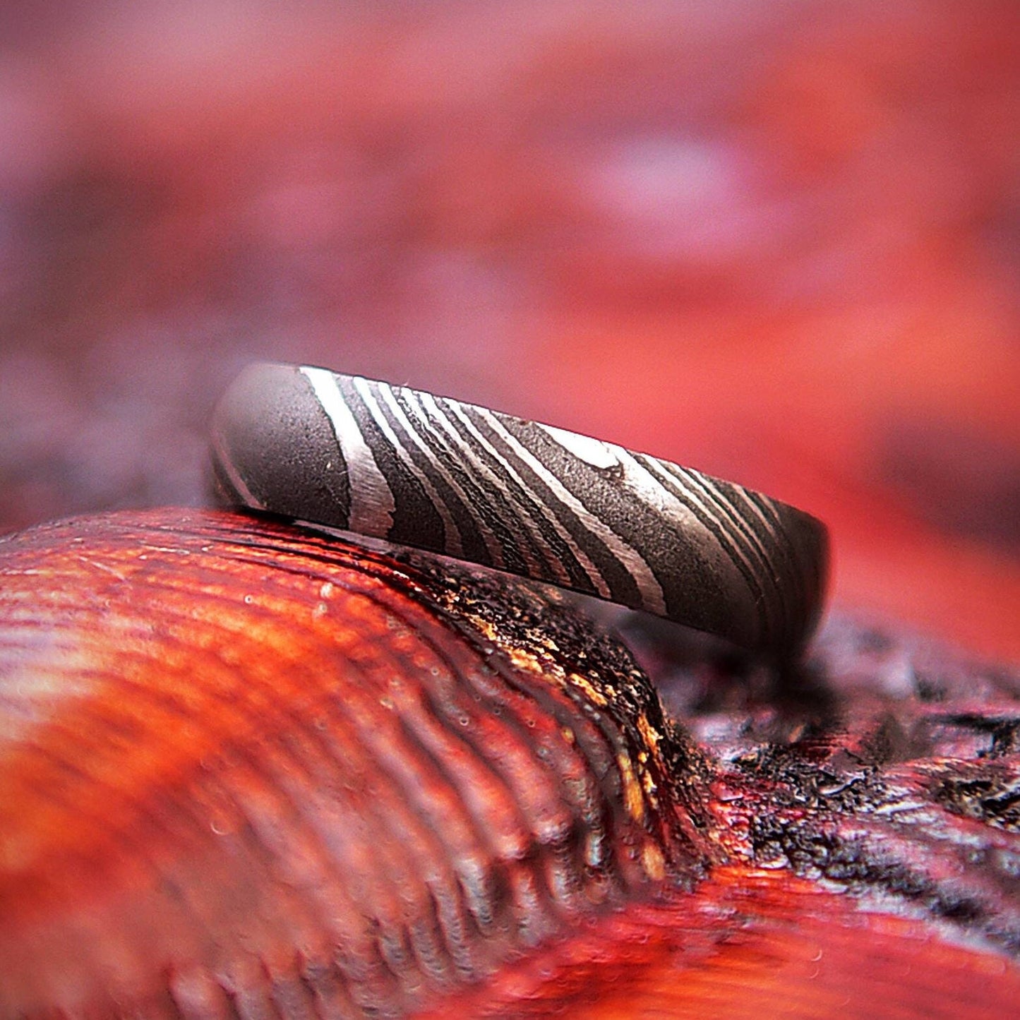 Handmade Damascus Steel Ring: Forge Design, Free Engraving