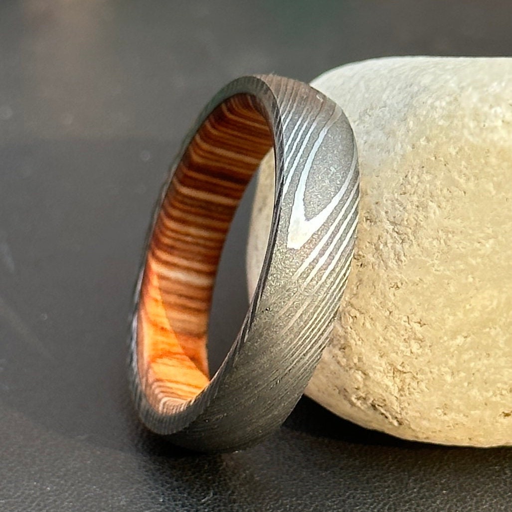 Handcrafted Damascus Steel Ring with Whiskey Barrel Wood - The Chisel