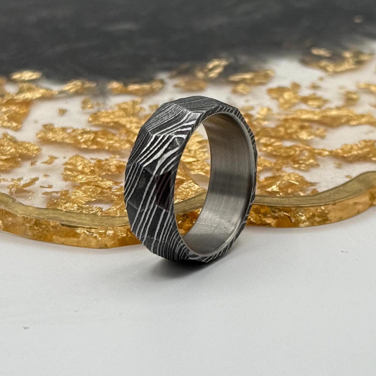 Hammered Damascus Ring with Titanium Inlay: Comfortable Band