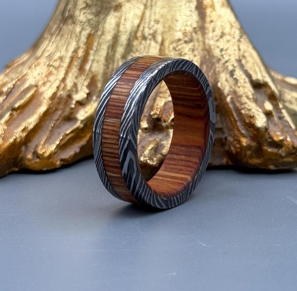Damascus Steel Ring - Whisky Barrel Wood Inlay - Hammered Wedding Band